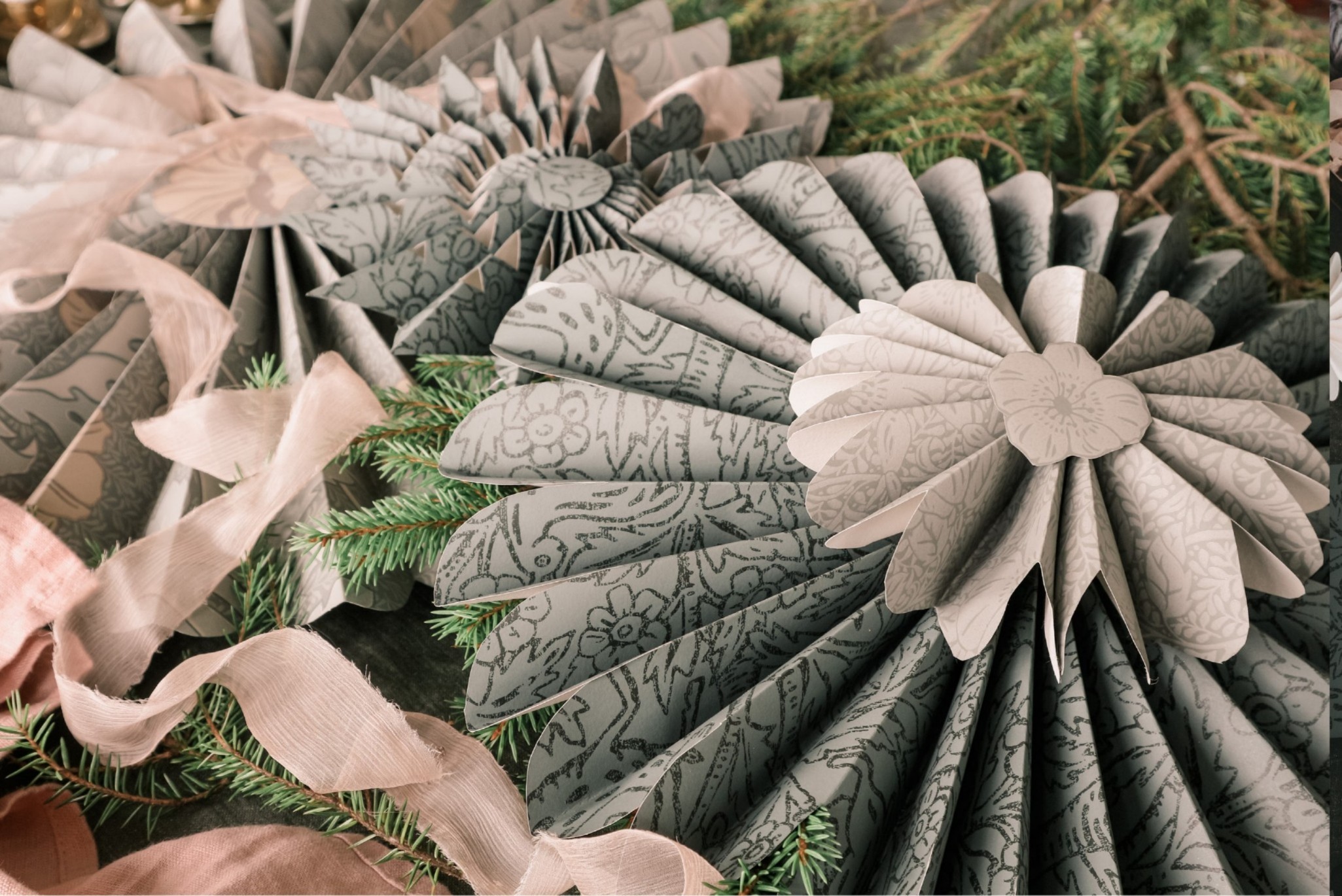 Wallpaper poinsettia!