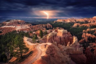 Slika Lightning over Bryce Canyon
