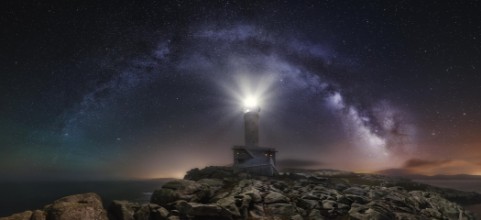 Immagine di Lighthouse and Milky Way