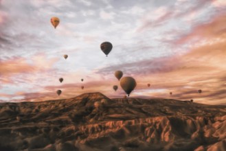 Εικόνα της Hot Air Balloon over the Mountains