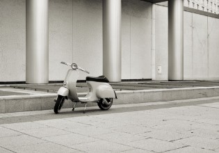 Bild på Vespa in Black and White