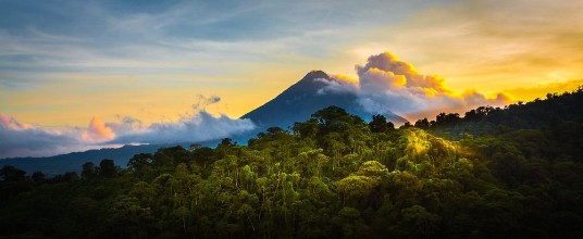 Bild på Arenal Volcano at Sunrise