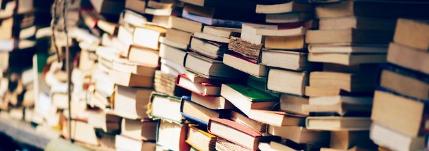 Image de Stack of books at the bookshop