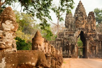 Bild på Faces at the entrance of Bayon Temple in Angkor Wat Cambodia