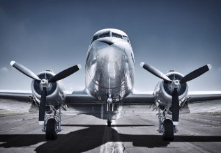 Bild på Airplane on a runway