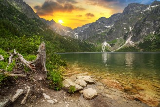 Afbeeldingen van Eye of the Sea lake in Tatra mountains at sunset Poland
