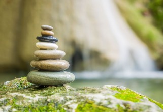 Afbeeldingen van Rock Zen Stack pile of stones in front of waterfall
