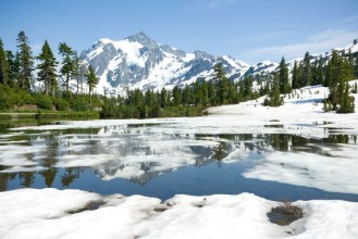 Bild på Mount Shuksan and Picture Lake