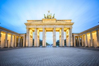 Afbeeldingen van Brandenburg Gate at night in Berlin city Germany
