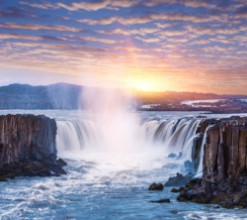Afbeeldingen van Cascade of Selfoss waterfall in Iceland