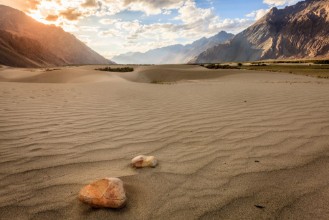 Afbeeldingen van Nubra Valley sand dunes