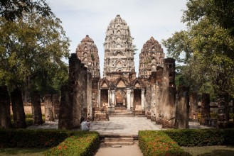 Bild på Ruins of the ancient temple Sukhothai National Park Thailand