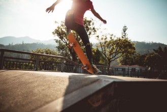 Image de Skateboarder skateboarding on skate park
