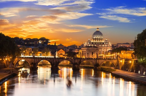 Bild på Sunset view of Basilica St Peter and river Tiber in Rome Italy