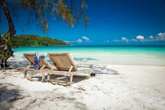 Bild på Beautiful turquoise beach on  Koh Rong Samloem in Cambodia
