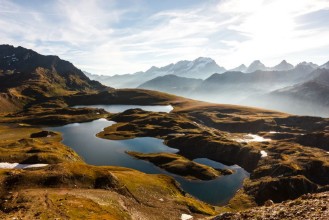 Picture of Lago di montagna allalba in autunno