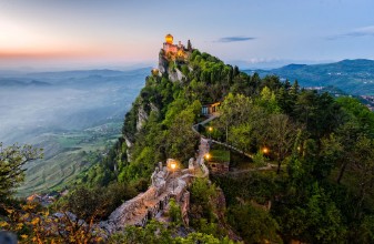 Bild på San Marino Castle at Sunrise