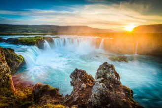 Afbeeldingen van Iceland Godafoss at sunset beautiful waterfall long exposure