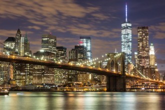 Afbeeldingen van Brooklyn Bridge and Downtown Skyscrapers in New York at Dusk