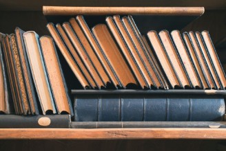 Image de Old books in a vintage library