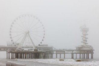 Afbeeldingen van Foggy Ferry Wheel in Scheveningen