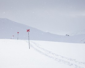 Winter Hiking Trail in Lapland - f1901750 photowallpaper Wallpassion