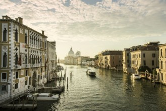 Sunny Venice Italy - f2100022 photowallpaper Wallpassion
