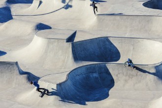 Skateboarding in Park - f5451903 photowallpaper Wallpassion