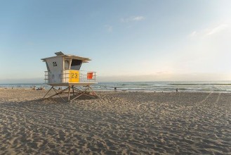 Lifeguard Tower at the Beach in San Diego photowallpaper Wallpassion