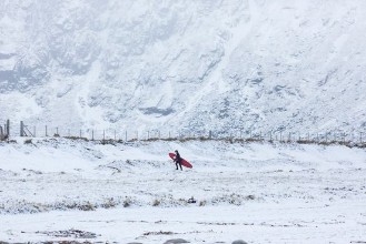 Winter Surfing in Lofoten photowallpaper Wallpassion