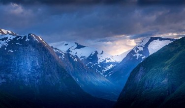 Dramatic Clouds over Strynefjellet in Norway photowallpaper Wallpassion