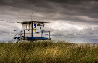 Lifeguard Tower on Beach of Heringsdorf photowallpaper Wallpassion