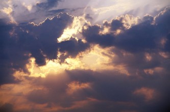 Clouds in Dramatic Light photowallpaper Wallpassion