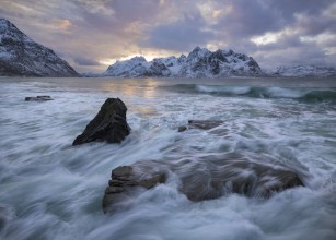 Dramatic Sea at Lofoten in Norge photowallpaper Wallpassion