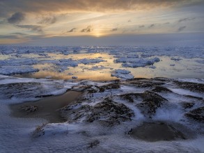 Ice Floes in Disco Bay at Greenland photowallpaper Wallpassion