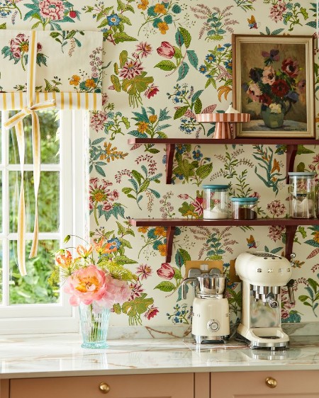 Woodland Floral Peridot/Ruby/Pearl - HSRW113057 wallpaper Harlequin