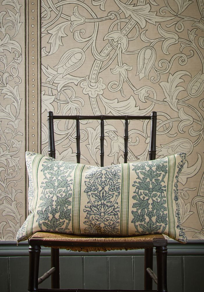 Etched Scrolling Tulip Parchment - MUNW217603 wallpaper Morris & Co