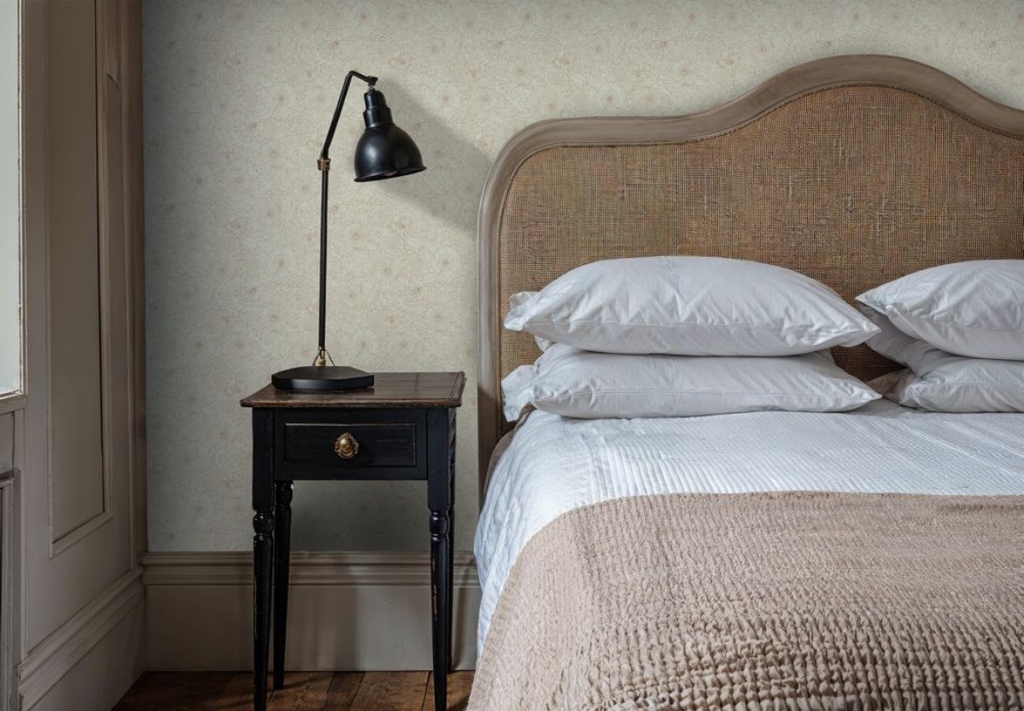 Bees and Flowers light beige - 1032001-02 wallpaper Wallpassion