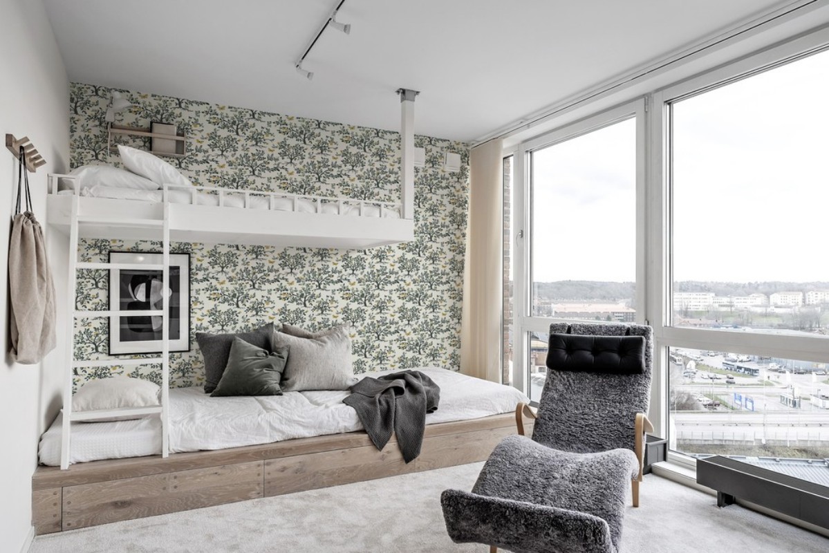 Penny Yellow - 1058101-03 wallpaper in between